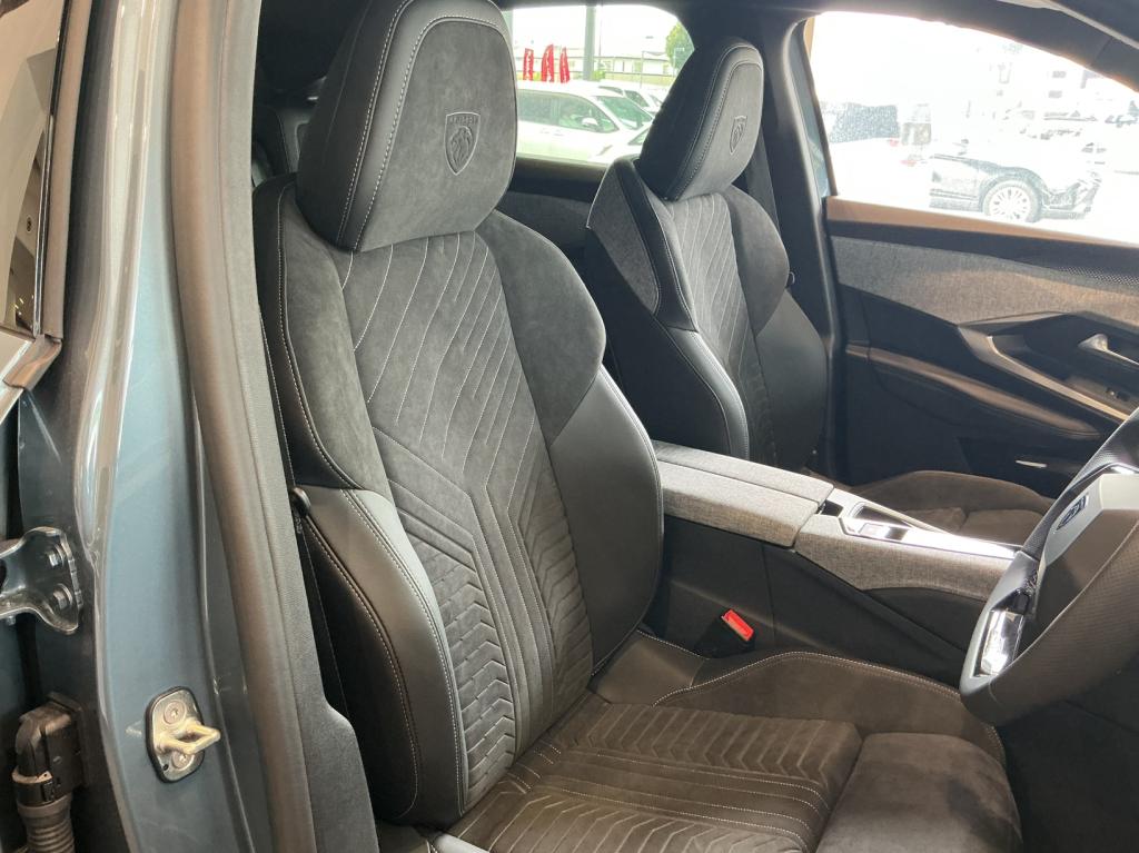 シートにも、PEUGEOTらしいこだわりを