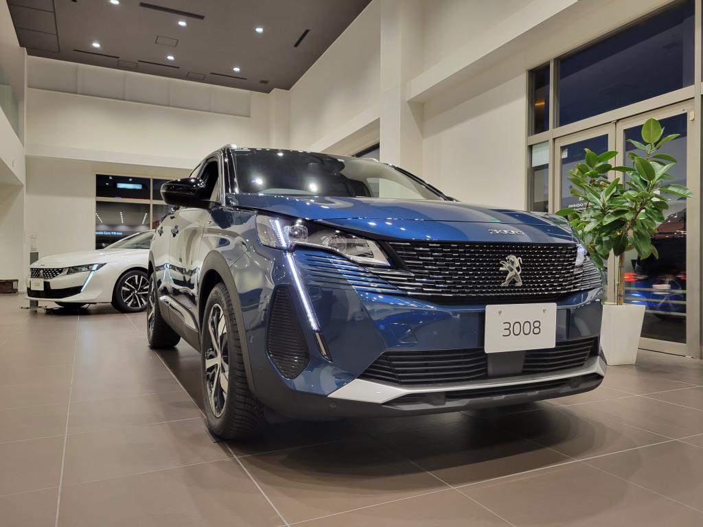 PEUGEOT 3008 GT ショールームに展示いたしました🙌