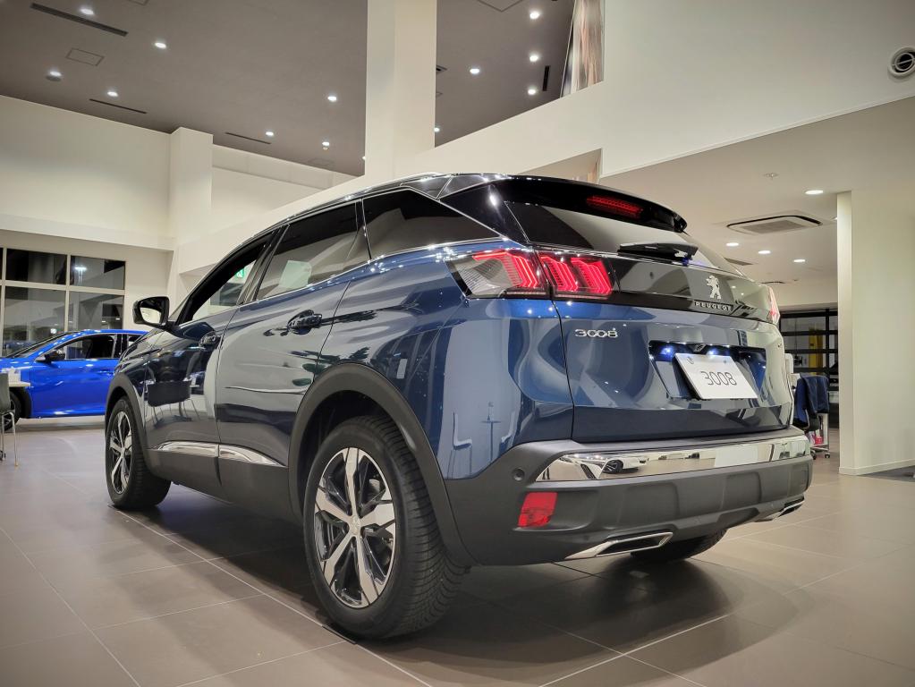 PEUGEOT 3008 GT ショールームに展示いたしました🙌